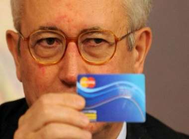 E’ arrivata la Social Card per pensionati e famiglie con bebè