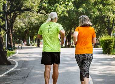 Sport all'aria aperta per gli over 60 attività a basso impatto per mantenersi in forma