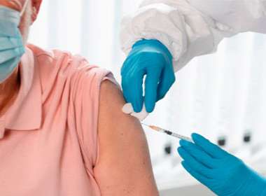 Circolare del Ministero della Salute: via libera a terza dose vaccino anti Covid ad anziani
