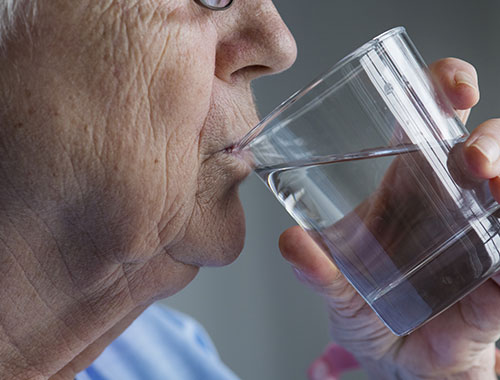 quanta acqua bere al giorno